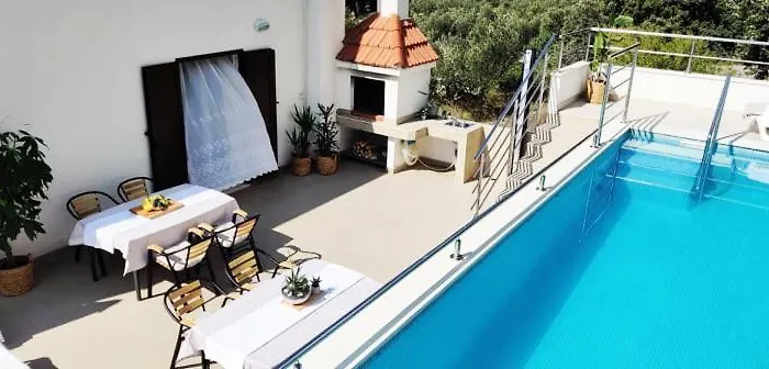 Villa Holiday Home *