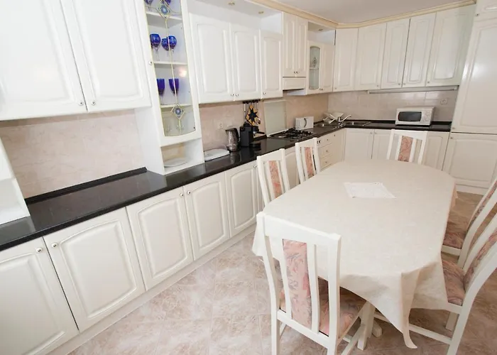 Вілла Holiday Home Макарська